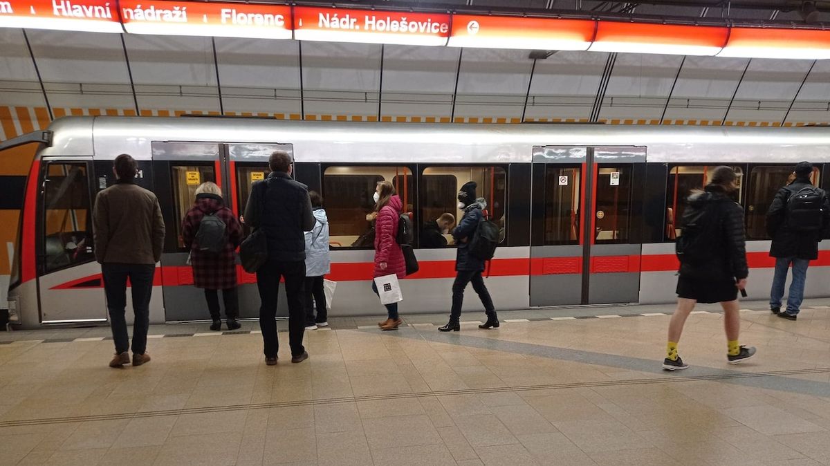 Linka A pražského metra je pokryta internetovým signálem. Až na jednu stanici
